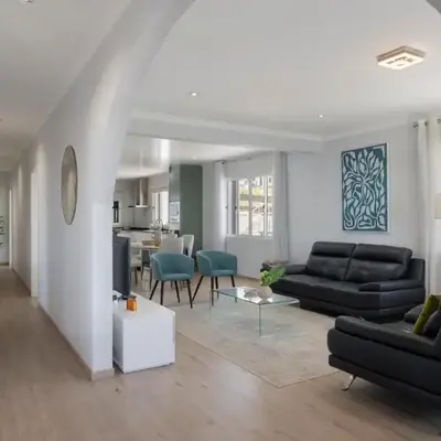 Paul's Holiday House