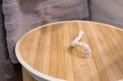 a rope sitting on top of a wooden table at Família Dória Nóbrega Estúdio in Funchal