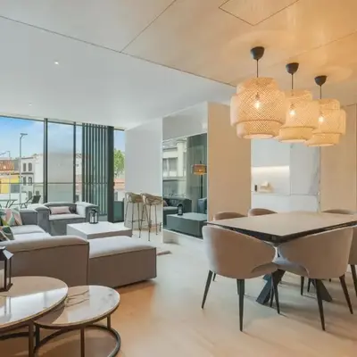 Chic Two-Bedroom En Suite in Central Town - Savoy Residence