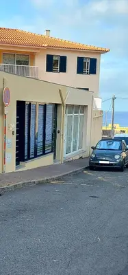 a car parked in front of a house at Bem Me Quer in Caniço