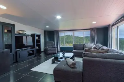 a living room with a couch and a tv at GuestReady - Quinta das Estrelas in Campanário