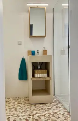a bathroom with a sink and a mirror at Casa Pompilio in Sagres
