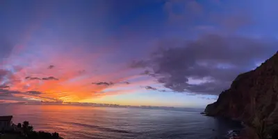 a sunset over the ocean with a cliff at Bela Vigia in Jardim do Mar