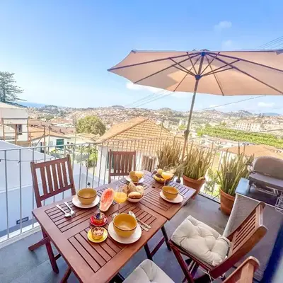 The Luzia House - sunny 4BR Villa with gardens
