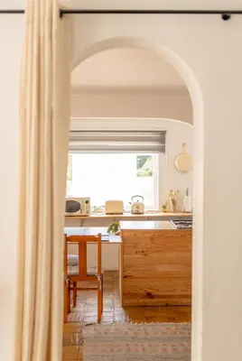 an archway leading into a kitchen with a table at Fazenda de Quinta de Lagos in Lagos