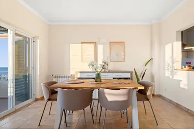 a dining room with a table and chairs at Vila Agora Luz in Luz