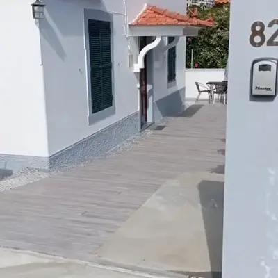 Bus Stop House 82