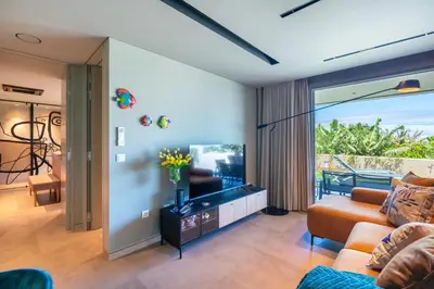 a living room with a couch and a flat screen tv at Doca Seca & Casca de Uva in Porto Moniz