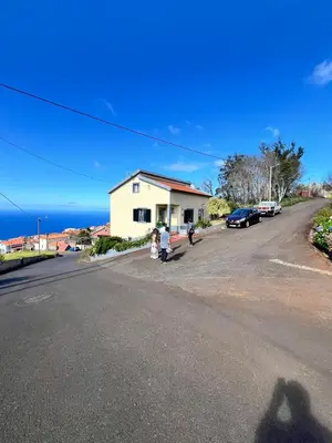 a couple of people walking down a street at El Atardecer del Norte in Salão