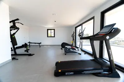 a gym with several treadmills and a treadmill at Enchanted Bay in Câmara de Lobos