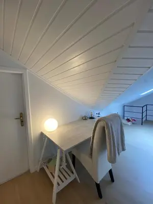 a desk in a room with a ceiling at Casa do sol in Santa Cruz