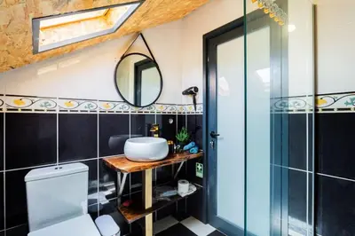 a bathroom with a sink and a mirror at Dona Maria - Tronco da Serra in Campanário