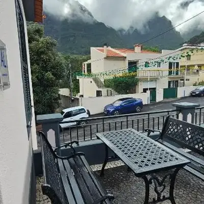 Oscar House Free Parking