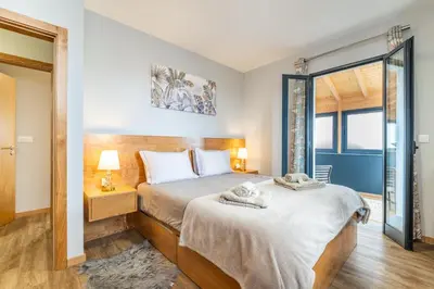 a bedroom with a bed and a window at Salsa Country House II in Porto Moniz