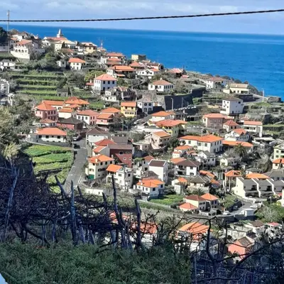 a village on a hill next to the ocean at Cozy Studio - Chalé Seixal in Seixal