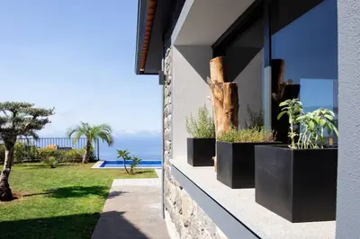 a house with a view of the ocean at Vila Rouxinol in Arco da Calheta