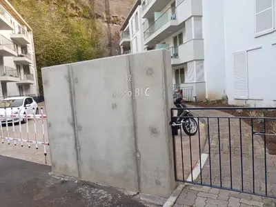 a gate with the words bloko bc on it next to a building at Costa Lodges, Funchal or Santa Cruz Madeira, shared room in Santa Cruz