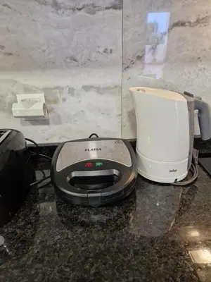 a toaster sitting on top of a counter at Vila Boa Nova Funchal in Funchal