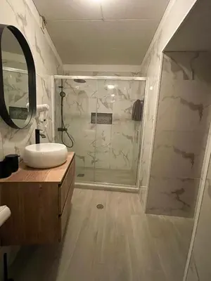 a bathroom with a shower and a sink at Habitación santo antonio in Estrela