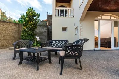 three chairs and a table on a patio at Casa Estrela Dos Reis in Estreito da Calheta