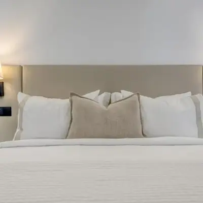 BSE15 Apartments 4J