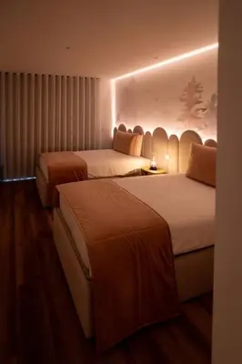 a hotel room with two beds in a room at Varandas do Atlântico in Câmara de Lobos