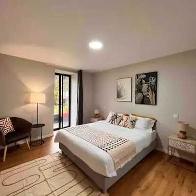 Roots Guesthouse- B