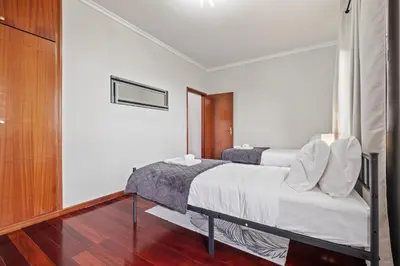 a bedroom with two beds in a room at Ocean Flyby in Gaula