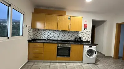 a kitchen with a washer and a washing machine at Casa Kiri in Calheta
