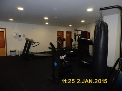 a room with a gym with tread machines at Superbe appartement vue mer et falaises in Lagos