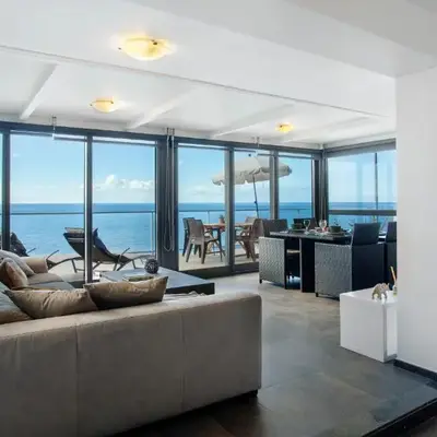 The Wave House - Seaside Haven