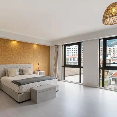 Apartment 81