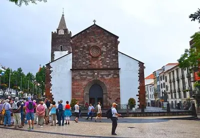 a group of people standing in front of a building at Excellent Holiday Apartment in Caniço