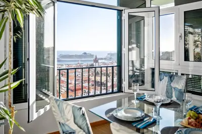 a dining room with a view of the ocean at Apartamento Eden in Funchal