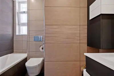 a bathroom with a toilet and a bath tub at Apartamento Eden in Funchal