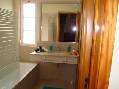 a bathroom with a sink and a mirror and a tub at Excelente T3 Duplex Funchal in Funchal