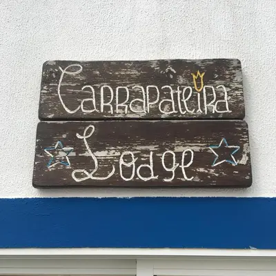 a sign on the side of a building at Carrapateira Lodge in Carrapateira