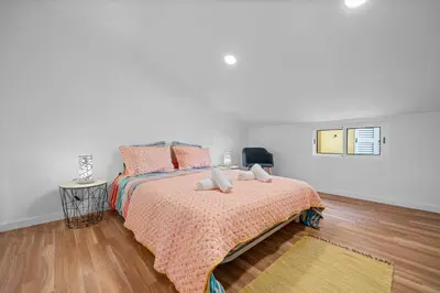 a bedroom with a bed with two teddy bears on it at Petit Campanário in Campanário