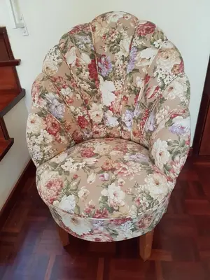 a floral chair sitting in a living room at Villa Cosy Nook in Funchal