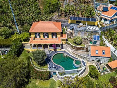 an aerial view of a house with a swimming pool at Cabana da Quinta Girassol by YMR in Ponta do Sol
