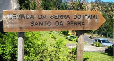 a sign that reads la vacanza da serena do faina santa at VeBella Abegoaria in Caniço