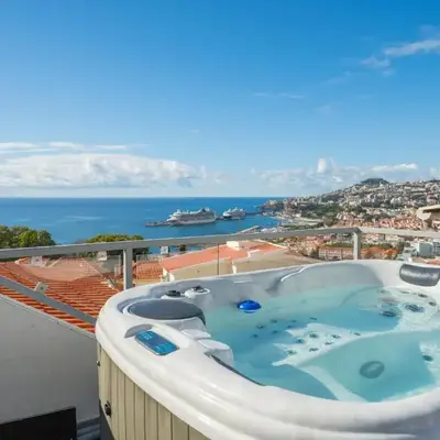 FLH Funchal Sissi Lanço with View