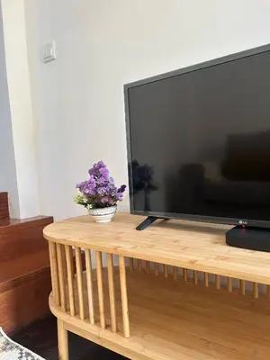 a large flat screen tv sitting on top of a wooden table at Villa R Relíquia in Machico