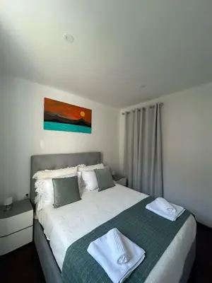 a bedroom with a bed with two towels on it at Villa R Relíquia in Machico