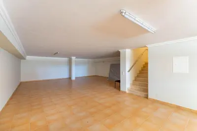 an empty room with a staircase in a house at Casa Eva, golfe, conforto, piscina e spa in Lagos