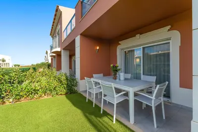 a white table and chairs on the side of a house at Casa Eva, golfe, conforto, piscina e spa in Lagos