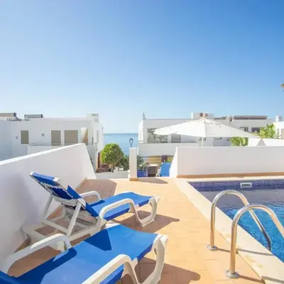 Baleias Guesthouse - 3 Bedroom Townhouse with private pool & sea view