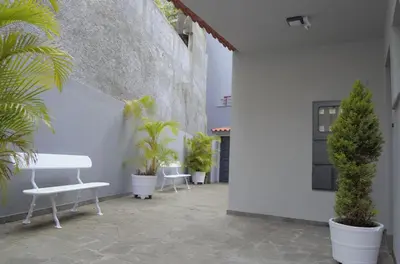 a courtyard with potted plants and a white bench at Apartamentos Turísticos Vitoria by Petit Hotels in Funchal