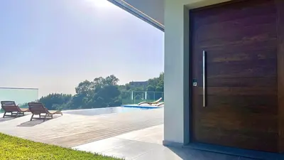a wooden door on the side of a house at Villa Nóbrega in Câmara de Lobos