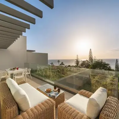 Acqua Residence II by An Island Apart